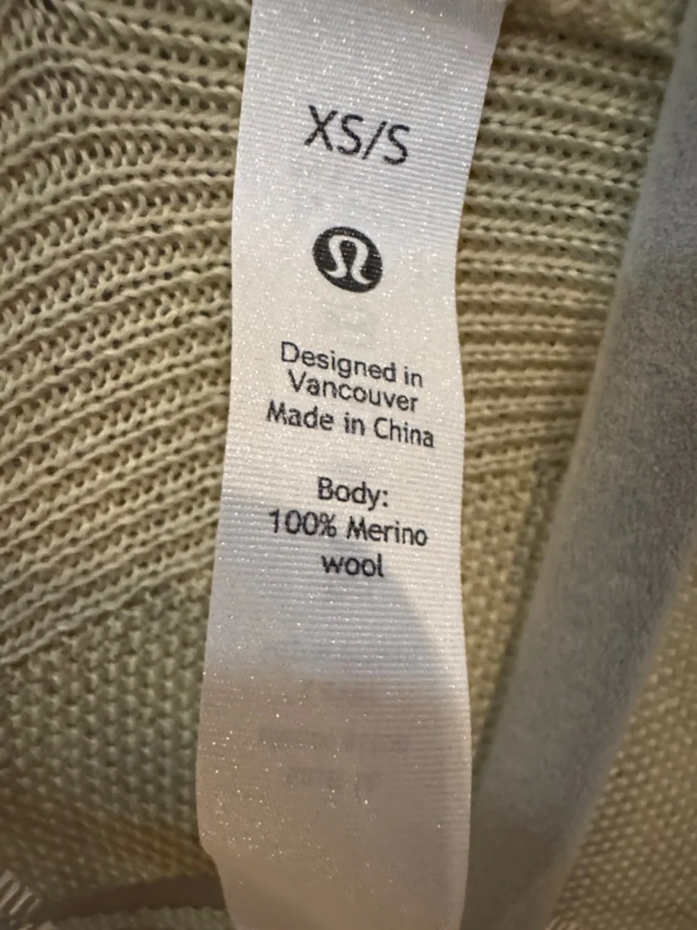 lululemon athletica Light Green Merino wool short sleeve wrap with pockets